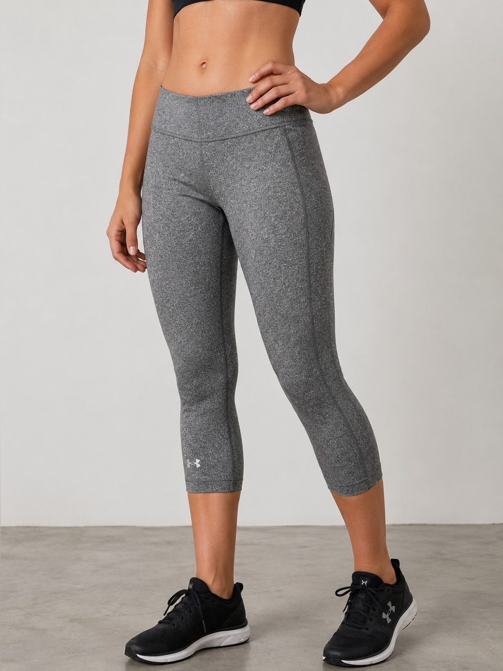 2/$35 Under Armour HeatGear Heathered Gray Capri Leggings Athletic Yoga Gym S
